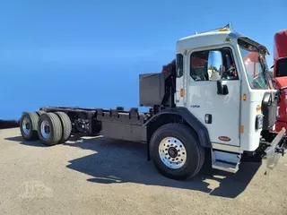 2024 PETERBILT 520EV