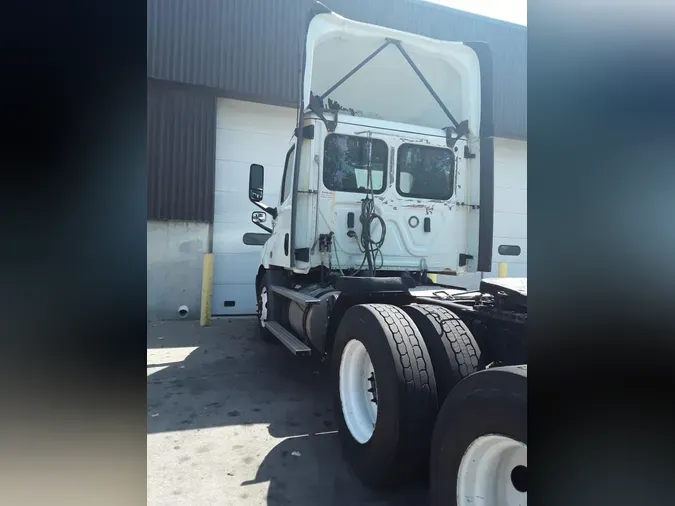 2019 FREIGHTLINER NEW CASCADIA 116