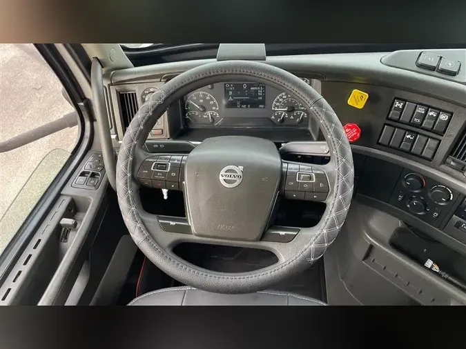 2022 VOLVO VNL860