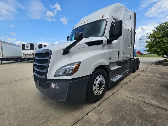 2021 FREIGHTLINER Cascadia 126