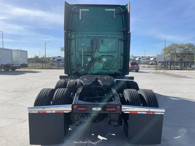 2020 Freightliner Cascadia 126