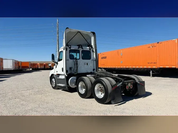 2020 Freightliner Cascadia 126