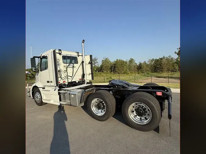 2024 VOLVO VNR64T300c8e4751ec9279178d89136e8ae60c036