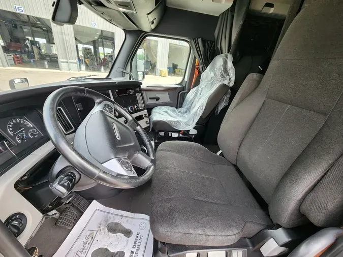 2020 FREIGHTLINER Cascadia 126