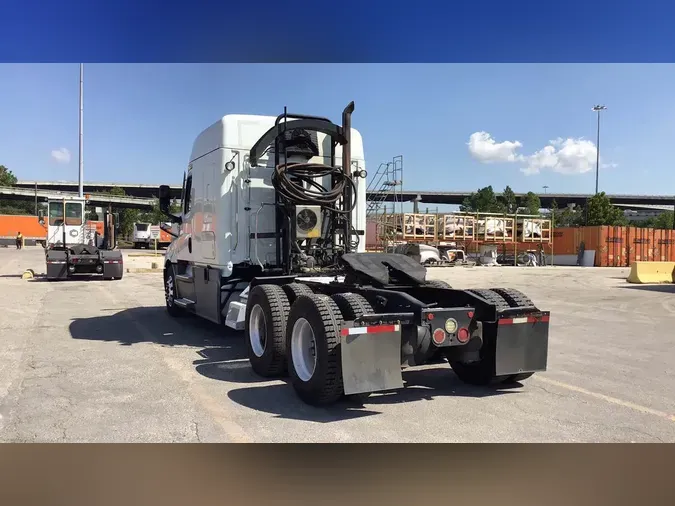 2021 Freightliner Cascadia 126