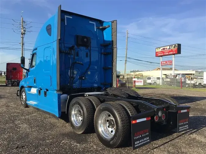 2021 FREIGHTLINER CA126