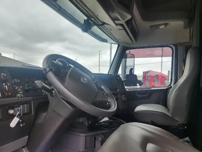 2019 VOLVO VNL64T740
