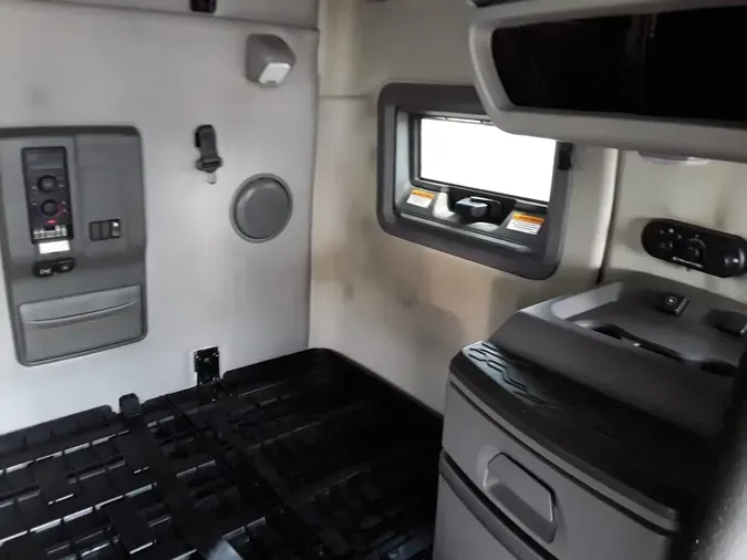 2021 VOLVO VNL64T-760