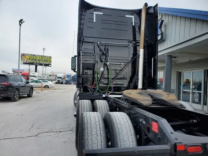 2022 VOLVO VNL64T760