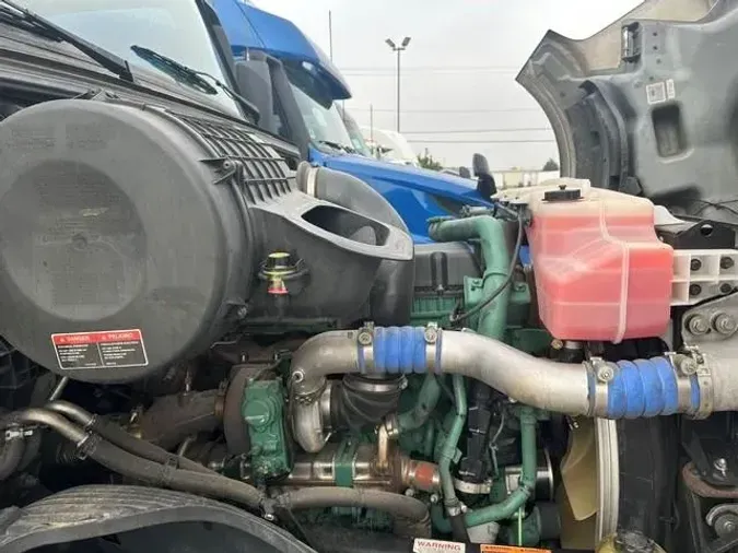 2022 Volvo VNL64T760c8f62150f703980ca40a31e1a9686c18