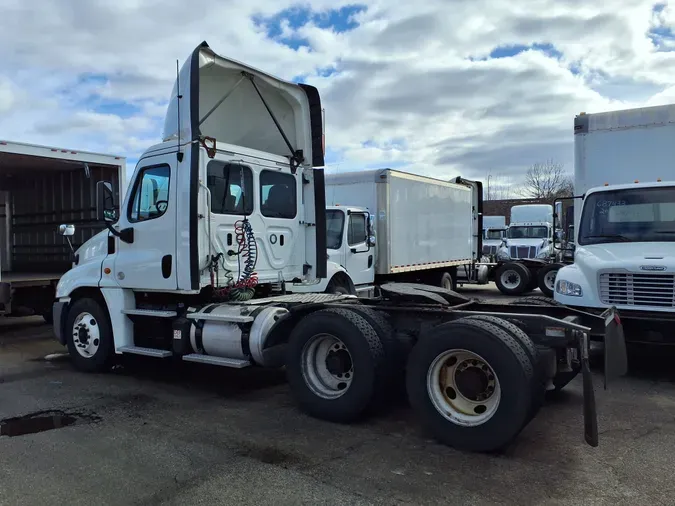 2018 FREIGHTLINER/MERCEDES CASCADIA 125