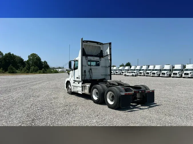 2017 Volvo VNL300