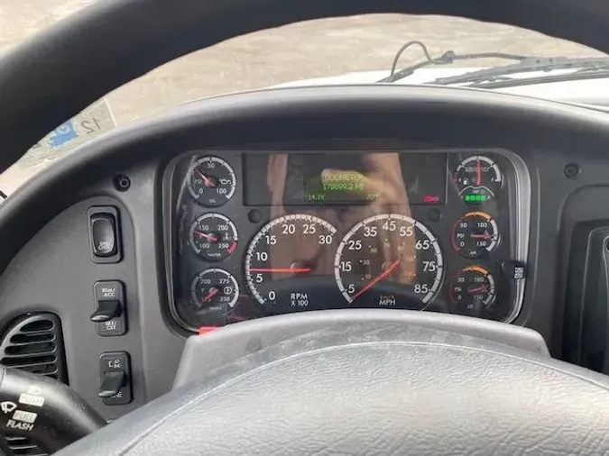 2023 Freightliner Business Class M2 106