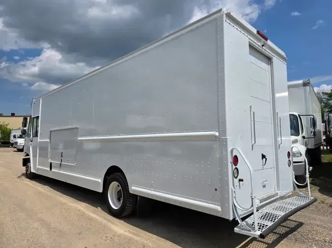 2017 FRTLR CUSTOM CHASSIS CORP MT55