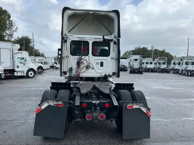 2017 FREIGHTLINER CASCADIA 113c8ff50cb1460e993cba1ce5471b434df