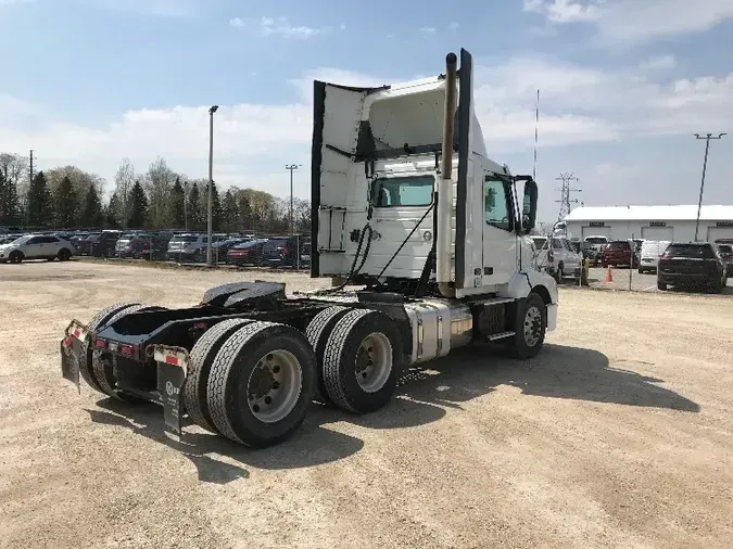 2016 Volvo VNL64300