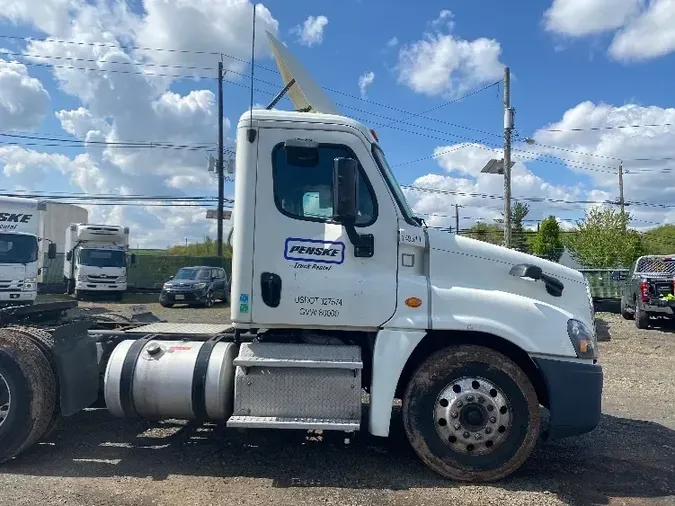 2016 Freightliner X12564ST