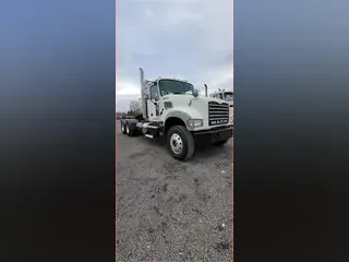2011 MACK GRANITE GU713