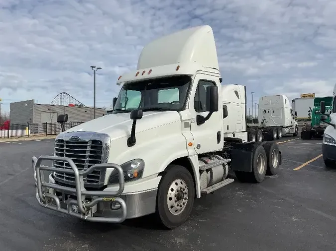 2017 Freightliner X12564ST