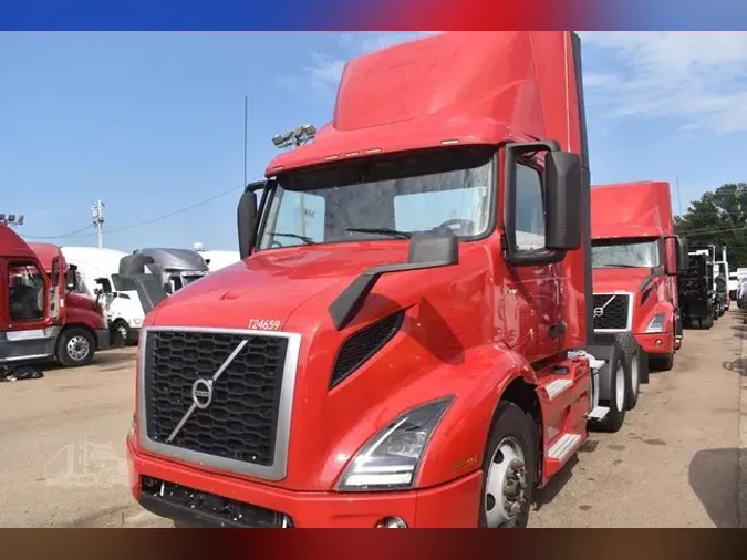 2021 VOLVO VNR64T300c913e3c048ff6d921e644995942874b7