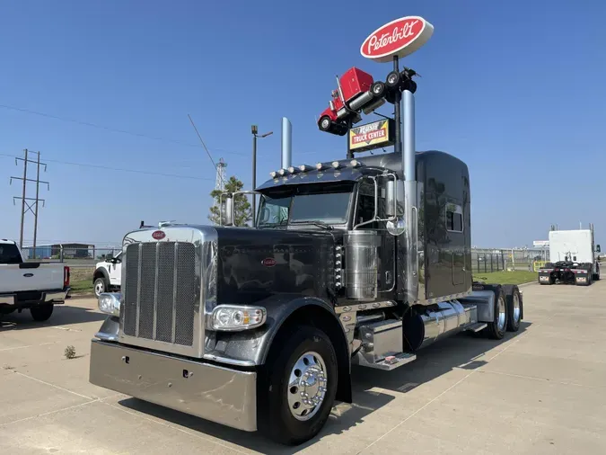 2022 Peterbilt 389