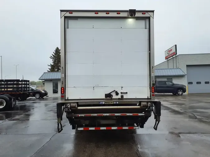 2018 FREIGHTLINER M2 106