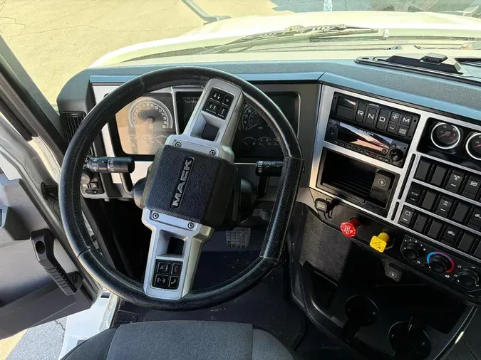 2023 MACK AN64T