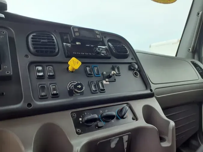 2018 FREIGHTLINER M2 106