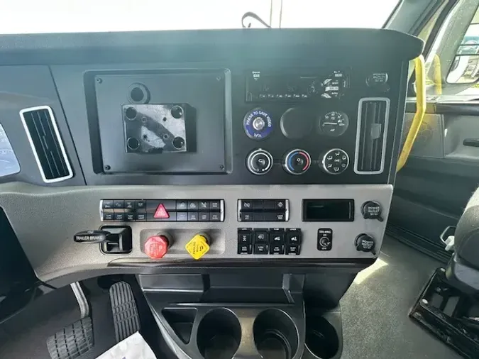 2021 FREIGHTLINER CASCADIA 126