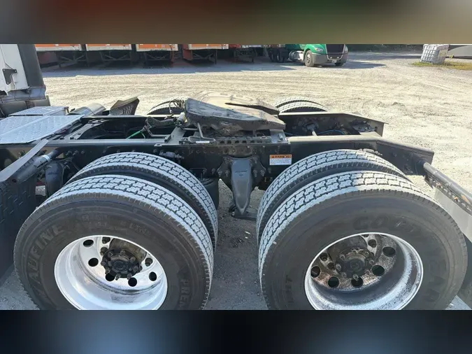 2020 Freightliner Cascadia 126