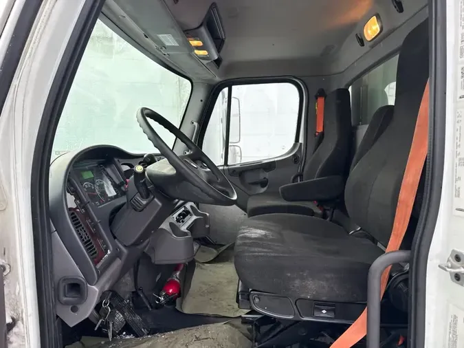 2020 FREIGHTLINER/MERCEDES M2 106