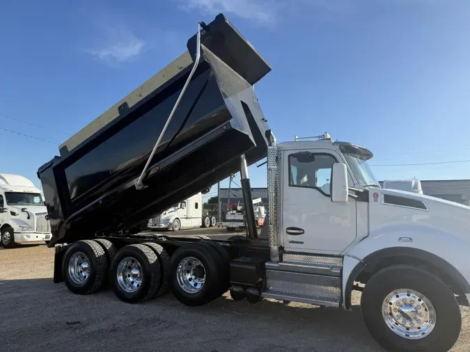 2025 Kenworth T880c92b38ed6d48e7f14190beb14bd0ce22