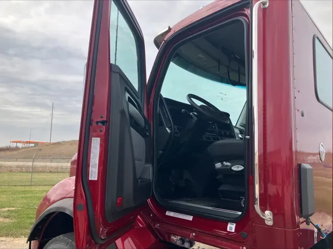 2025 Kenworth T880 Short Hood