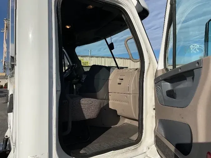 2018 Freightliner X12584ST