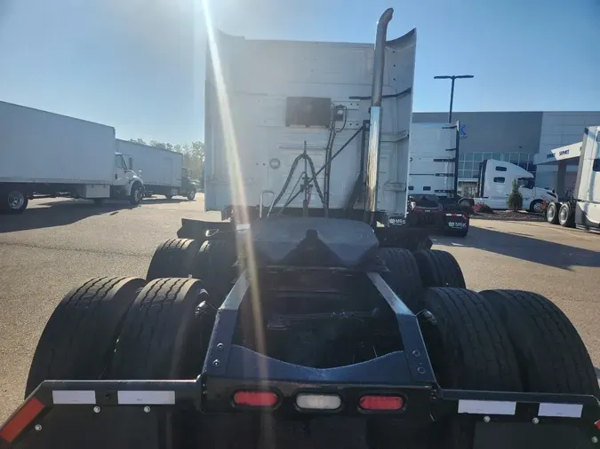 2021 VOLVO VNL64T740