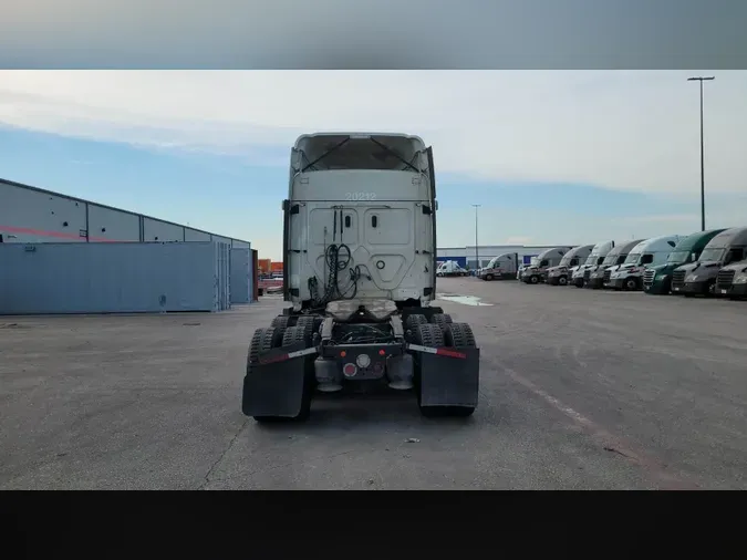 2020 Freightliner Cascadia 126