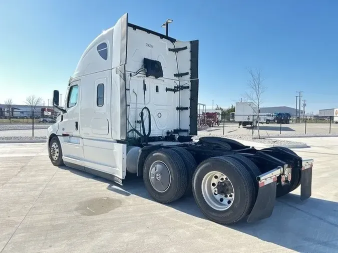 2023 FREIGHTLINER Cascadia 126