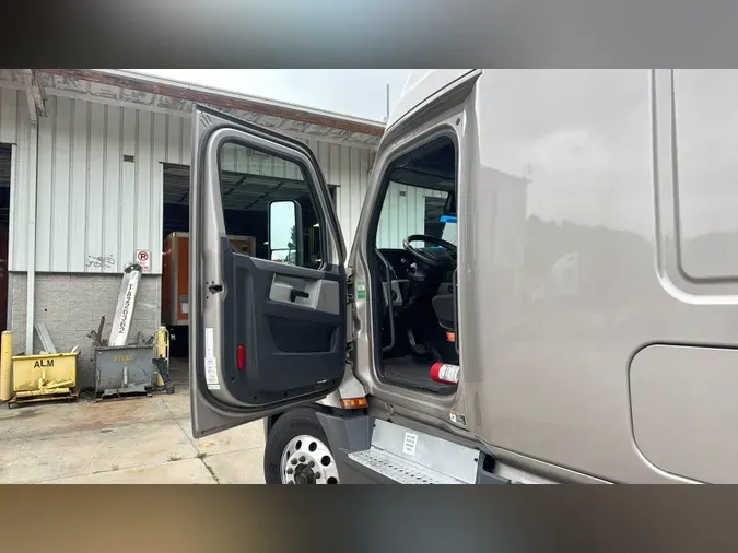 2022 Freightliner Cascadia 126