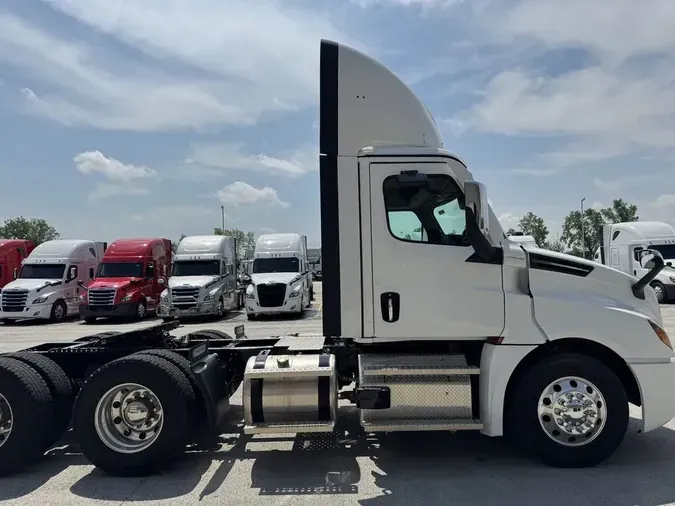 2024 Freightliner Cascadia&reg; Fifth Generation Day Cab 126" BBC
