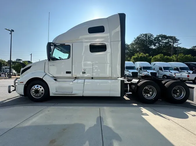 2021 Volvo VNL64T760