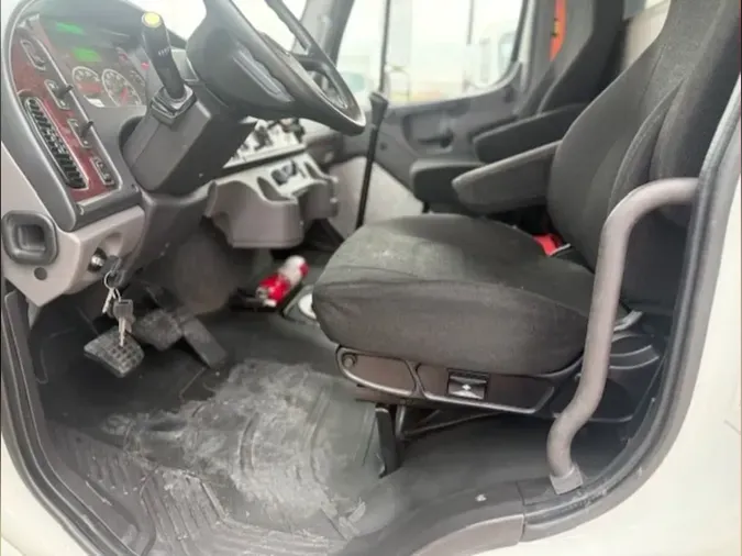 2018 FREIGHTLINER/MERCEDES M2 106