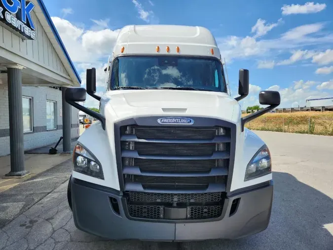 2021 FREIGHTLINER Cascadia 126