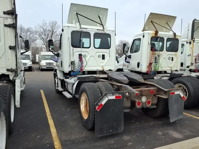 2016 FREIGHTLINER/MERCEDES CASCADIA 113