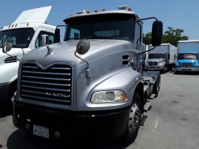 2017 MACK TRUCKS, INC. CXU600