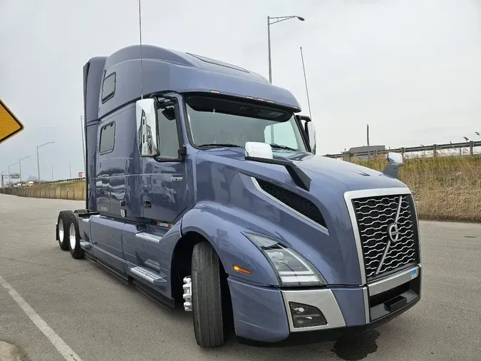 2025 VOLVO VNL64T860