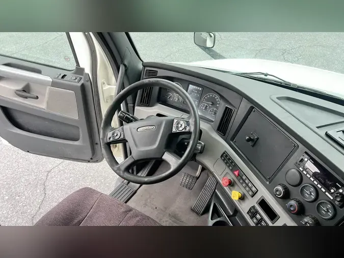 2020 Freightliner Cascadia 126