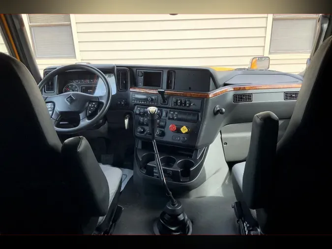 2022 INT LT625 6x4