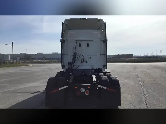 2021 Freightliner Cascadia 126