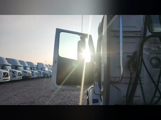 2019 Volvo VNL300c9631b9dd269d544a07f41b91d1b60fa