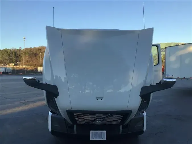 2021 VOLVO VNL740